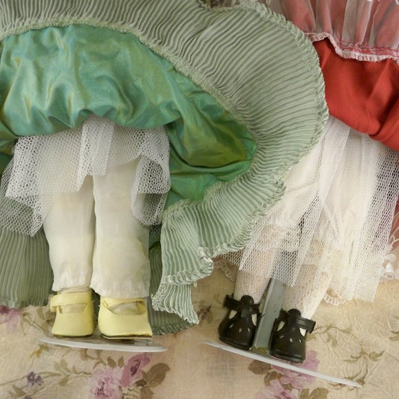 *Cathay Collection Porcelain 2 Doll W/Stand - Picture 9 of 9